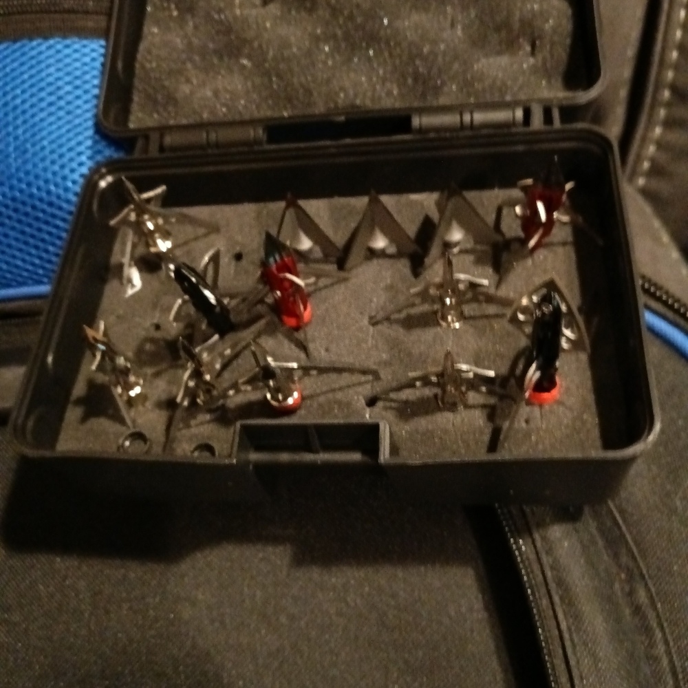 set of broadheads most for compound bow. a few for cross bow.  all rage brand